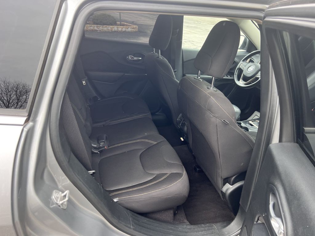 2016 Jeep Cherokee Image 13