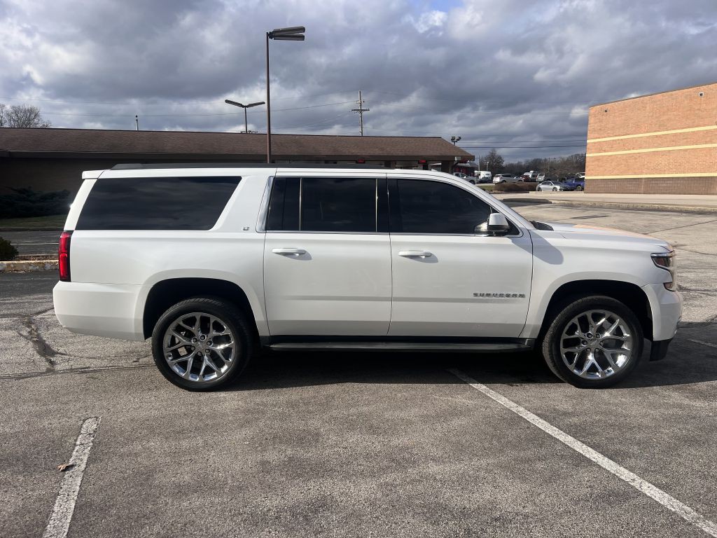 2016 Chevrolet Suburban Image 4