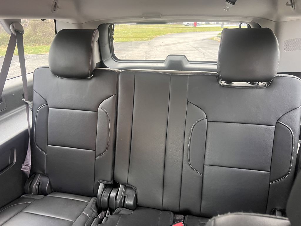 2016 Chevrolet Suburban Image 12