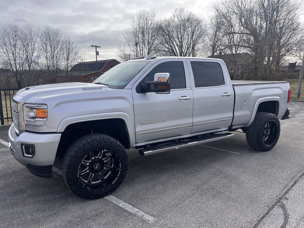 2019 GMC Sierra Image 1