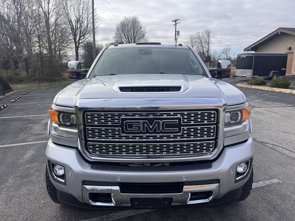 2019 GMC Sierra Image 2