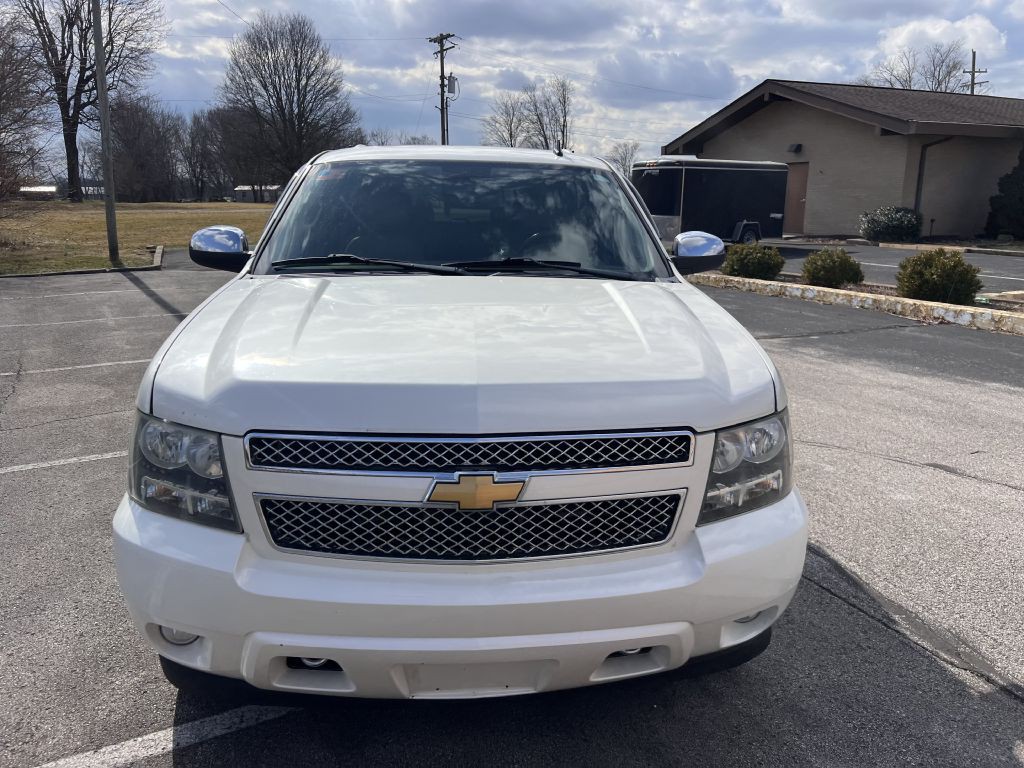 2012 Chevrolet Suburban Image 2