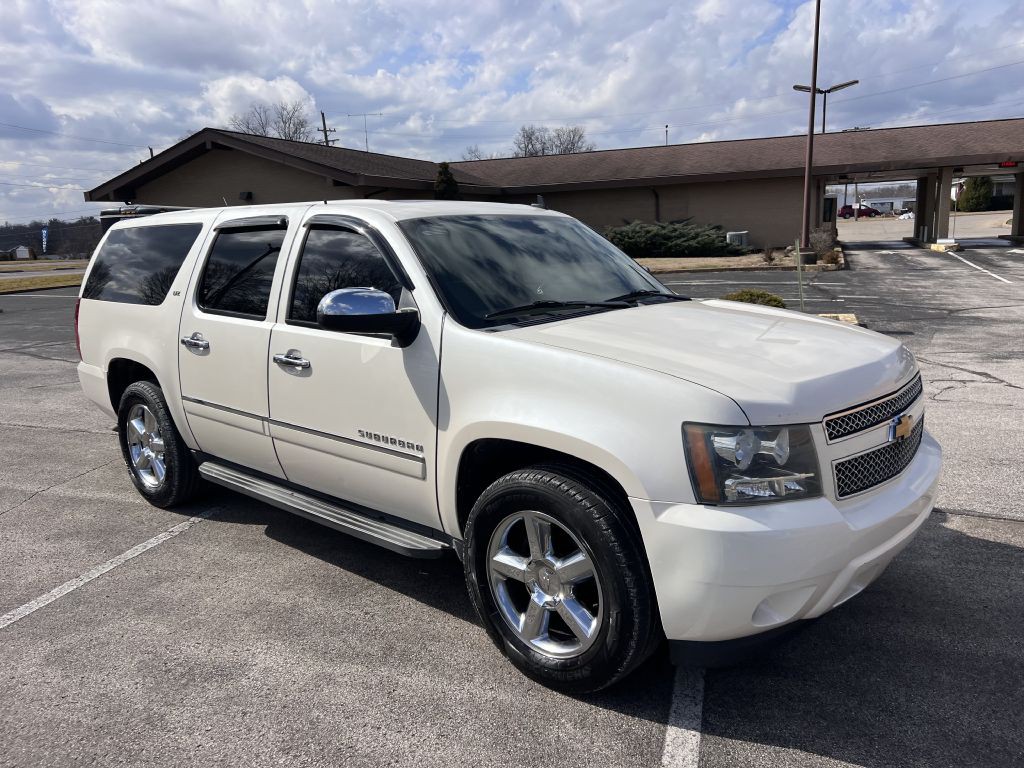 2012 Chevrolet Suburban Image 3