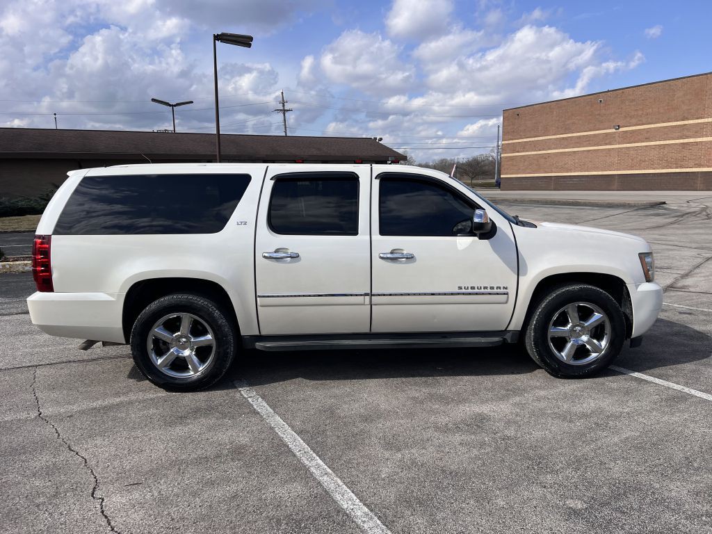 2012 Chevrolet Suburban Image 4