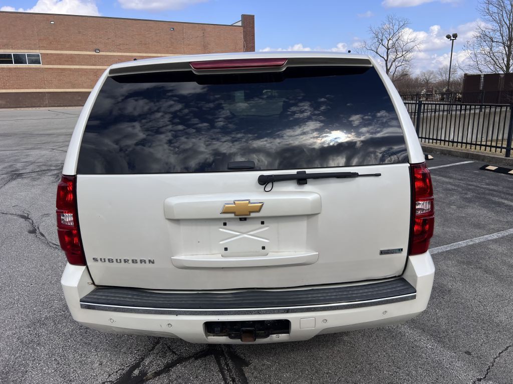 2012 Chevrolet Suburban Image 6