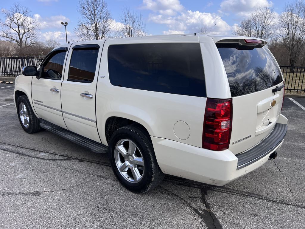 2012 Chevrolet Suburban Image 7