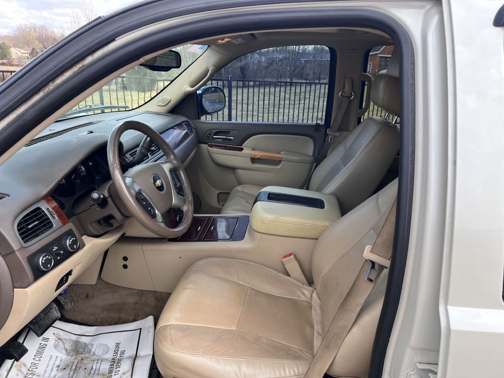 2012 Chevrolet Suburban Image 9