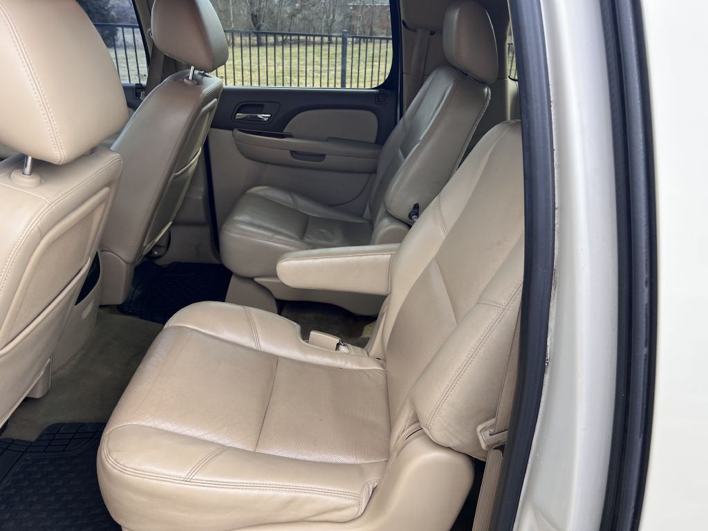 2012 Chevrolet Suburban Image 10