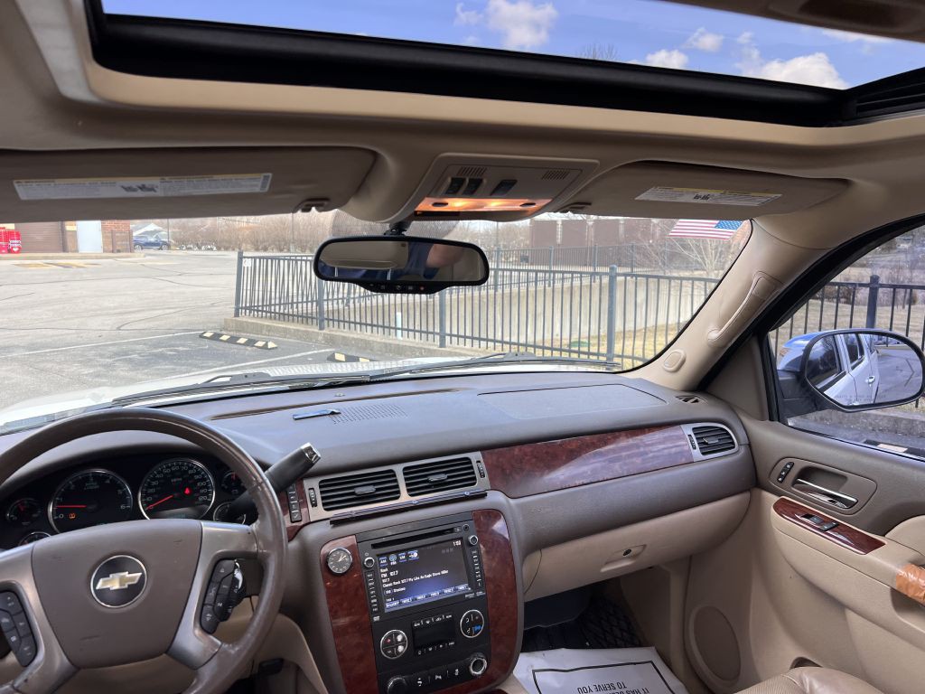 2012 Chevrolet Suburban Image 11