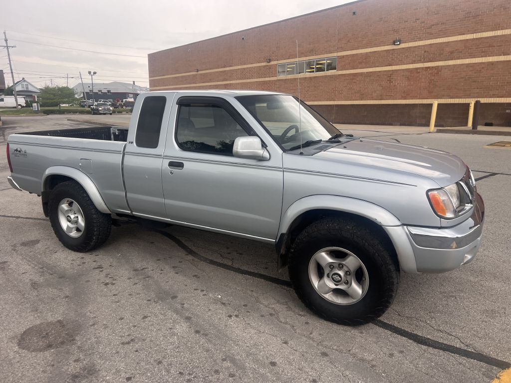 2000 Nissan Frontier Image 3
