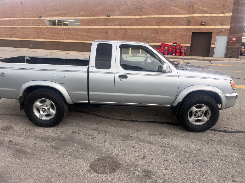 2000 Nissan Frontier Image 4