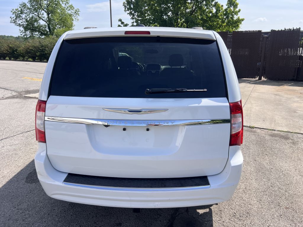 2016 Chrysler Town & Country Image 6