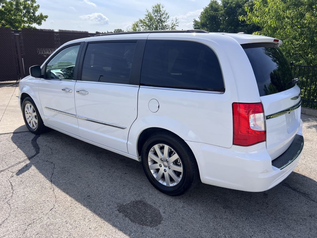 2016 Chrysler Town & Country Image 7
