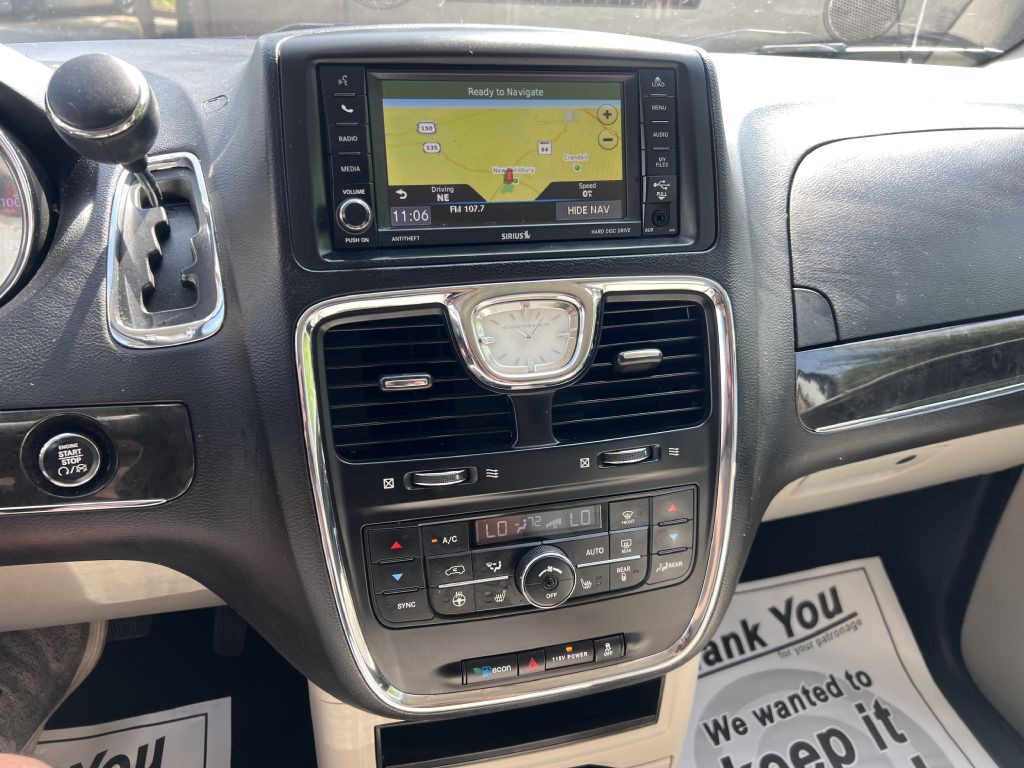 2016 Chrysler Town & Country Image 15