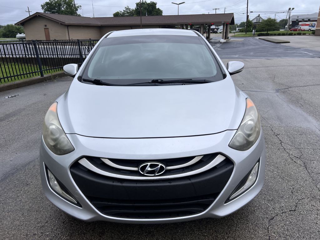 2014 Hyundai Elantra Image 2