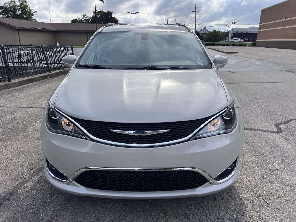 2017 Chrysler Pacifica Image 2