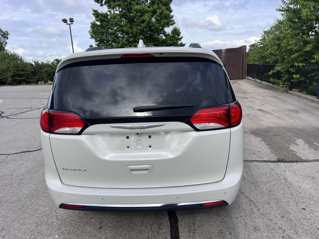 2017 Chrysler Pacifica Image 6