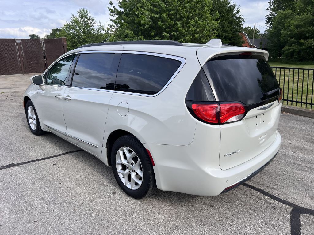 2017 Chrysler Pacifica Image 7