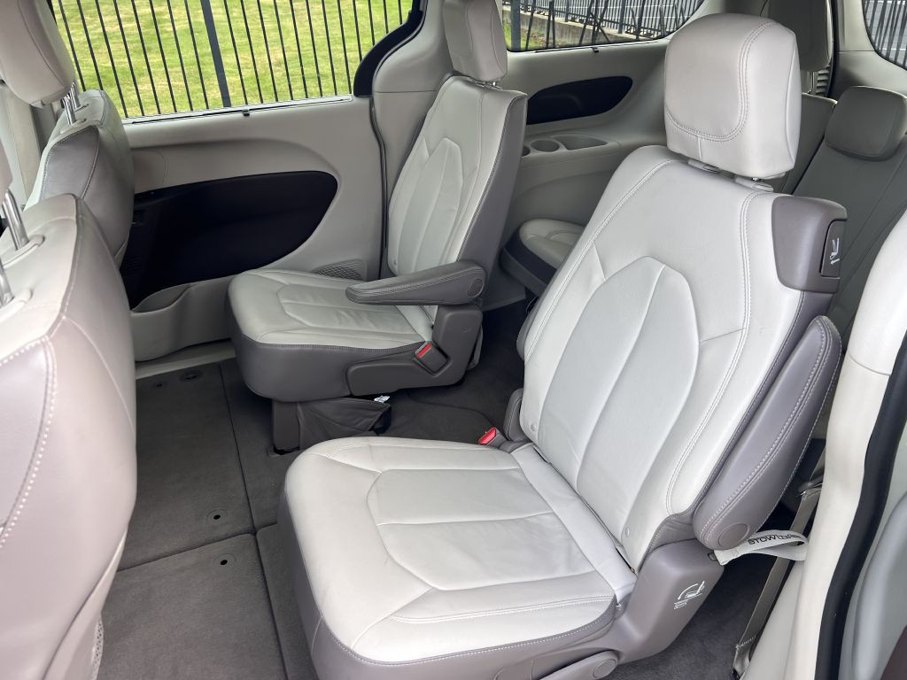 2017 Chrysler Pacifica Image 10