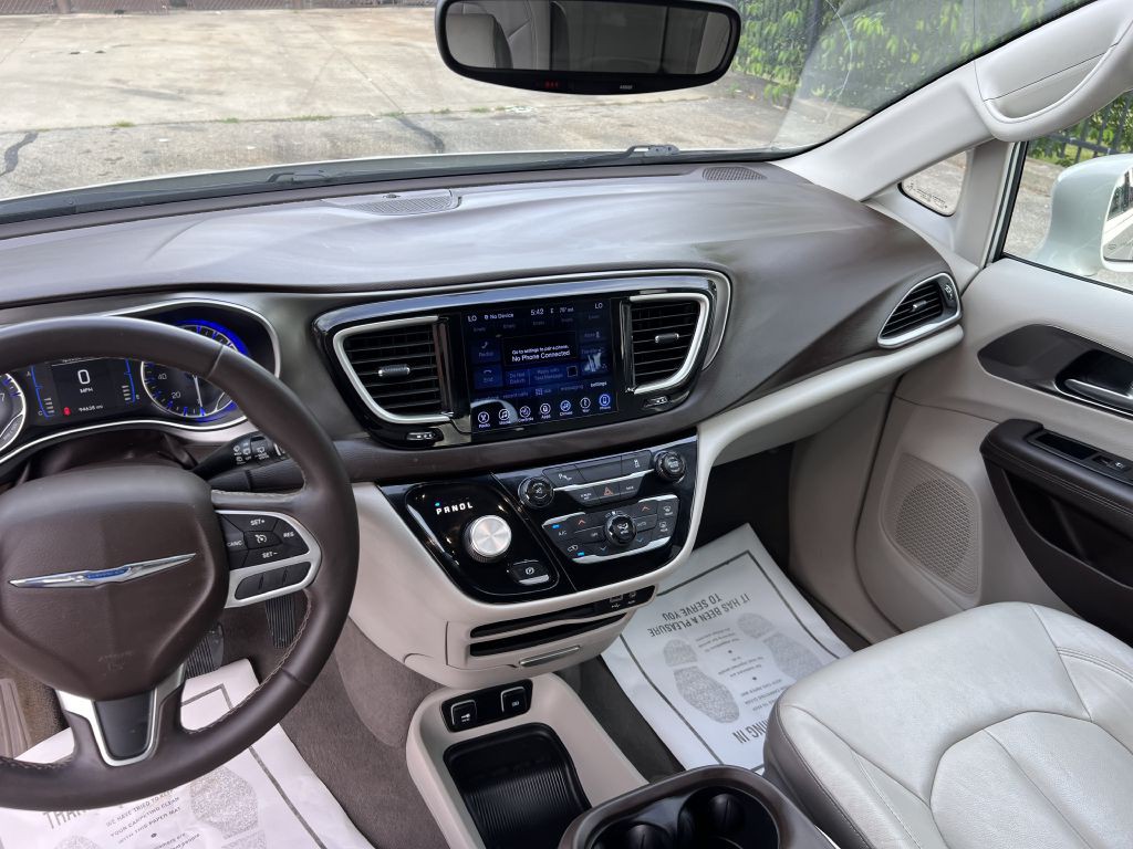 2017 Chrysler Pacifica Image 12