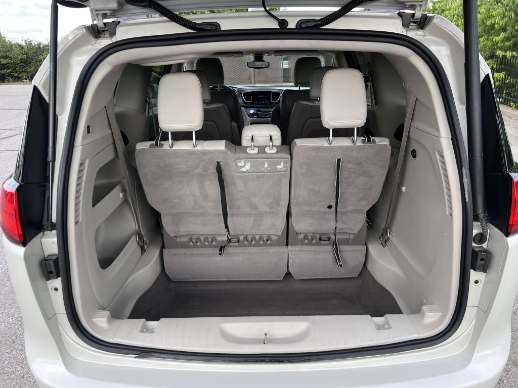 2017 Chrysler Pacifica Image 14