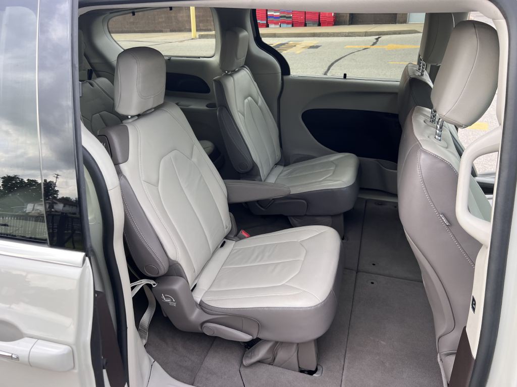 2017 Chrysler Pacifica Image 15
