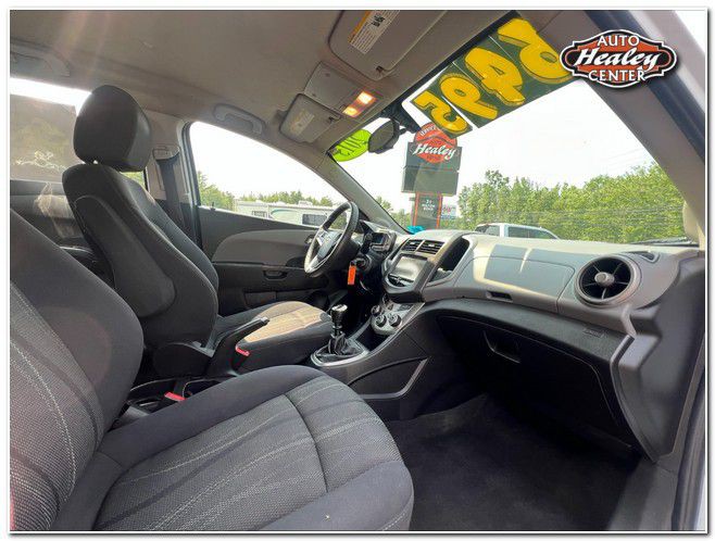 2015 Chevrolet Sonic Image 11