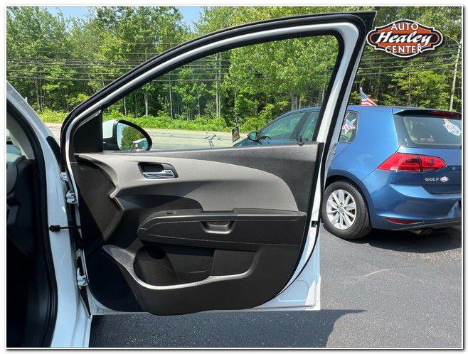 2015 Chevrolet Sonic Image 12
