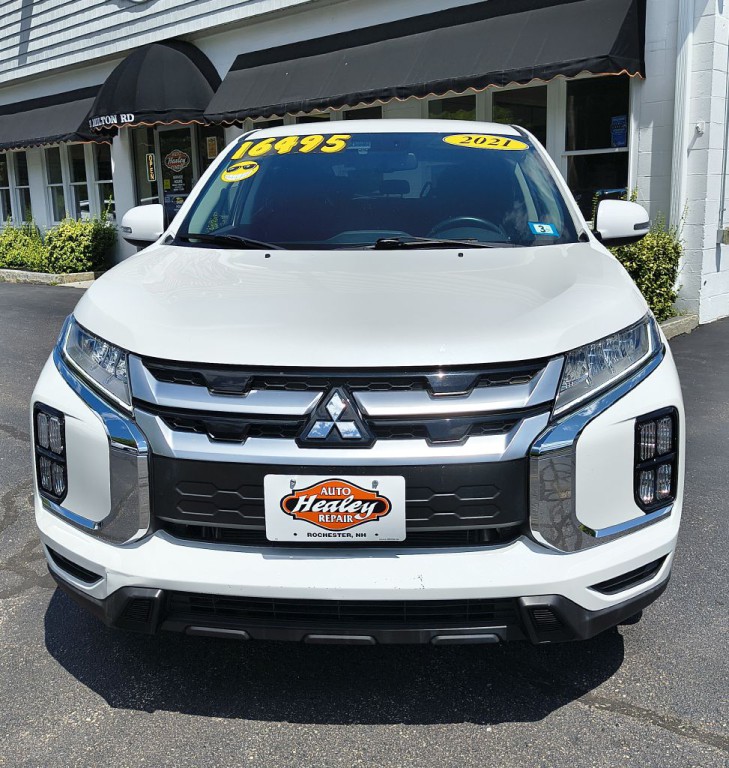 2021 Mitsubishi Outlander Image 2
