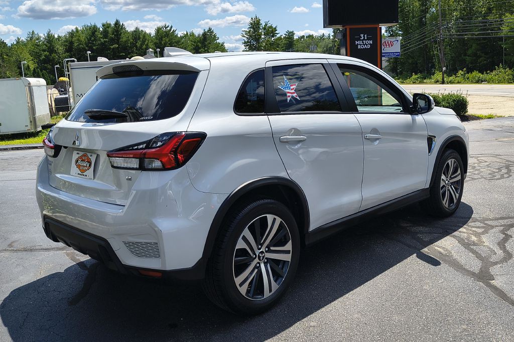 2021 Mitsubishi Outlander Image 4