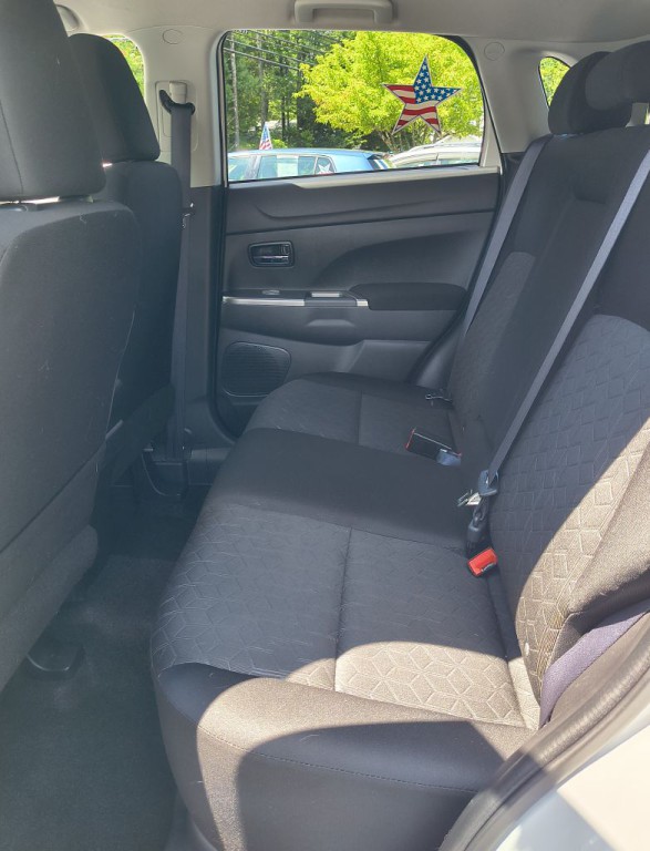 2021 Mitsubishi Outlander Image 10