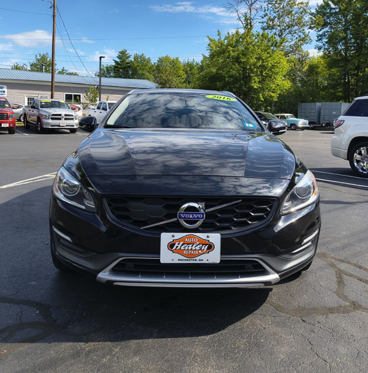 2016 Volvo V60 Image 2