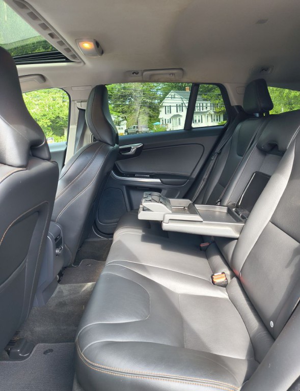 2016 Volvo V60 Image 13