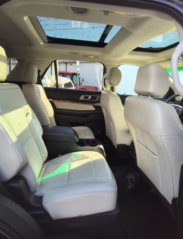 2016 Ford Explorer Image 10