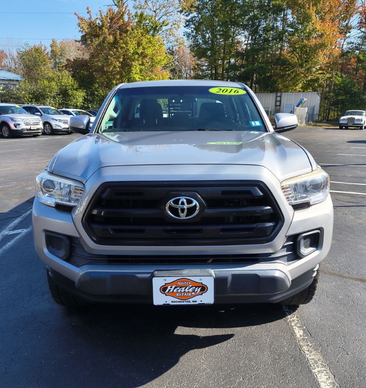 2016 Toyota Tacoma Image 2