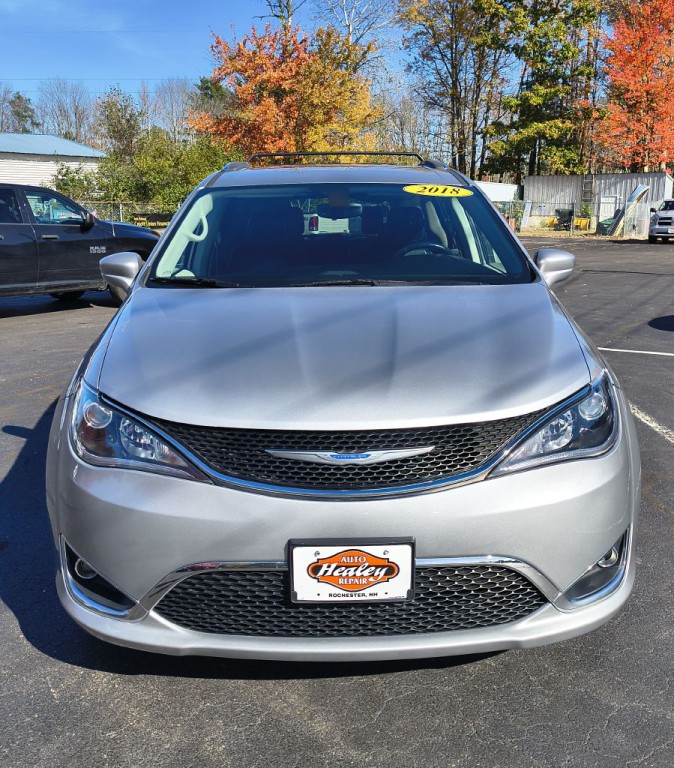 2018 Chrysler Pacifica Image 2