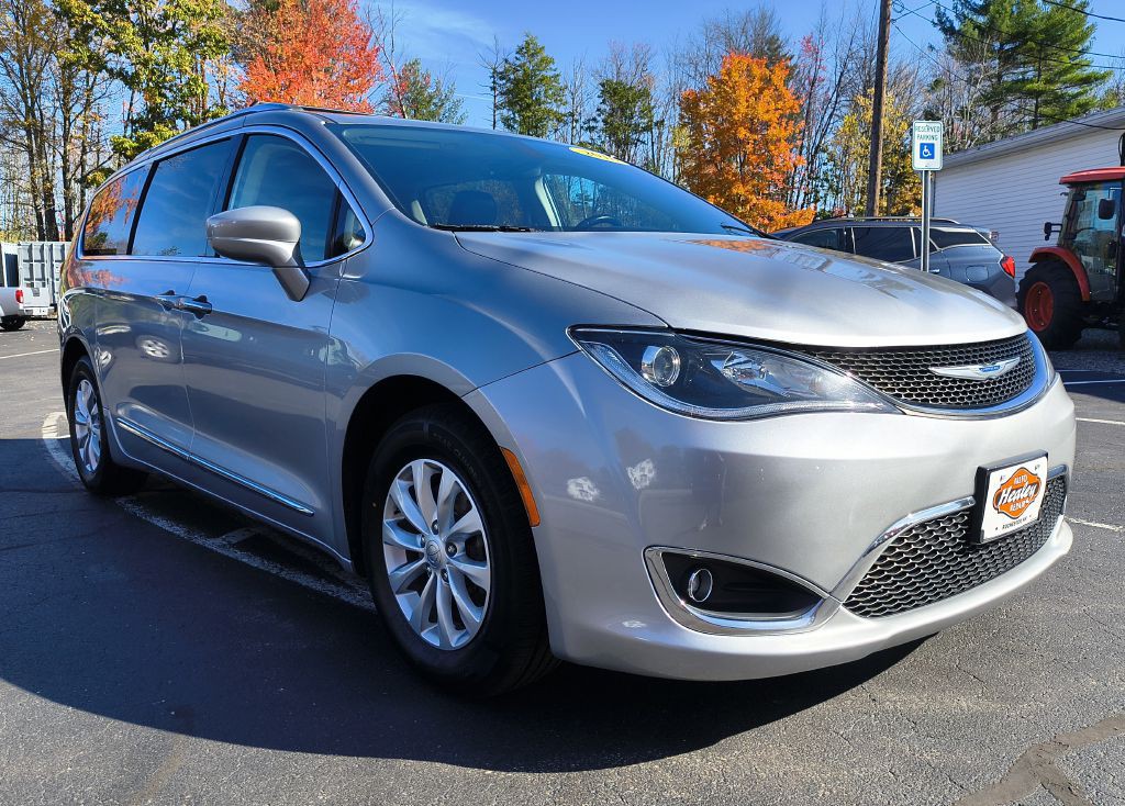 2018 Chrysler Pacifica Image 3