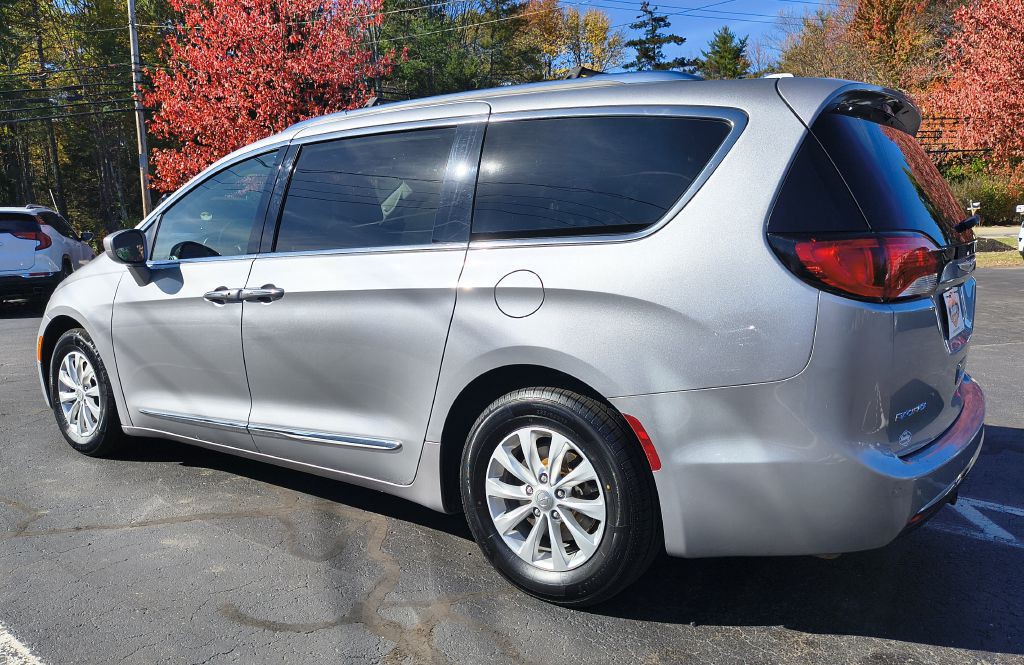 2018 Chrysler Pacifica Image 6