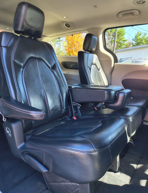 2018 Chrysler Pacifica Image 7