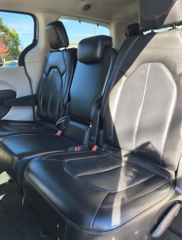 2018 Chrysler Pacifica Image 8