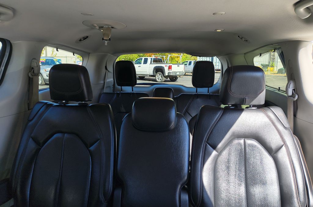 2018 Chrysler Pacifica Image 9