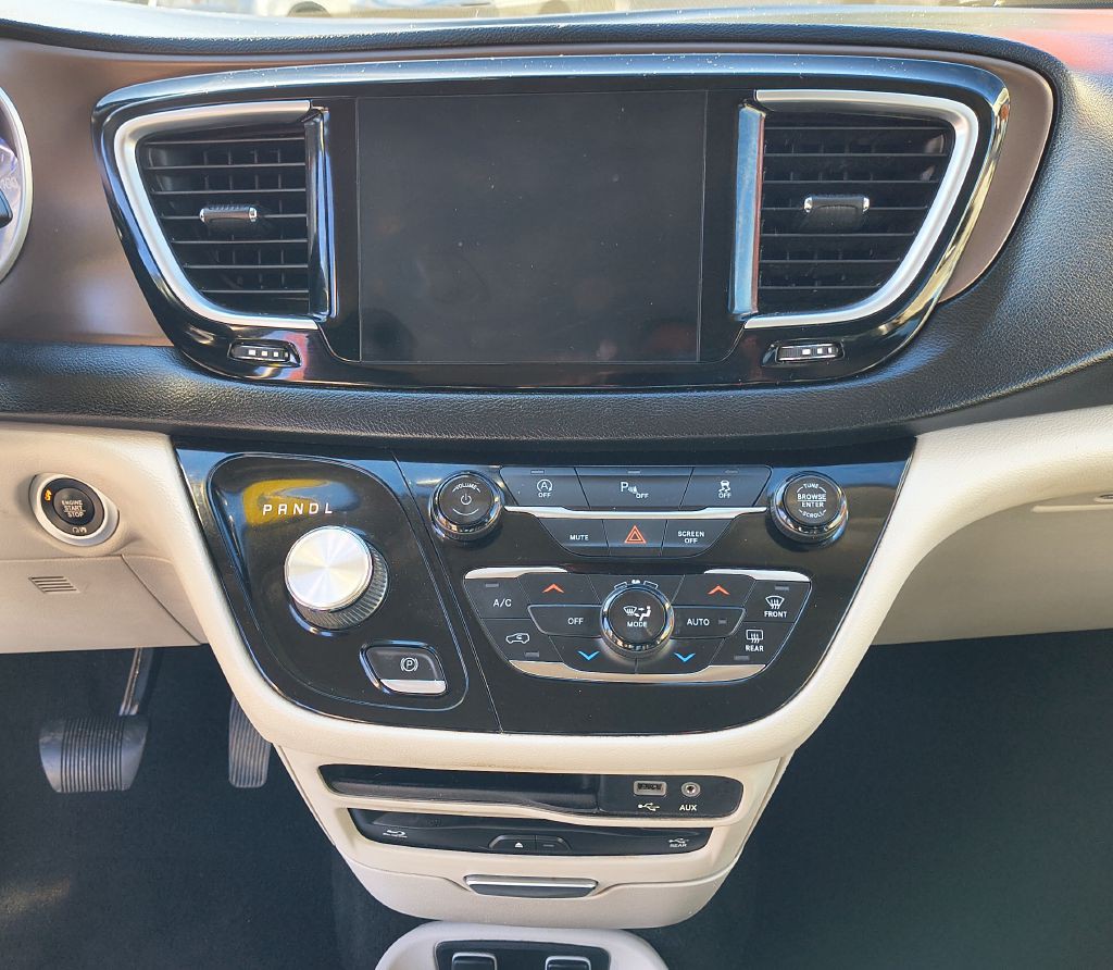 2018 Chrysler Pacifica Image 16