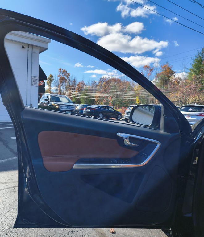 2017 Volvo S60 Image 11