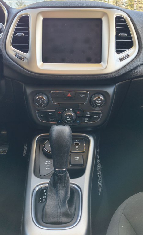 2020 Jeep Compass Image 10