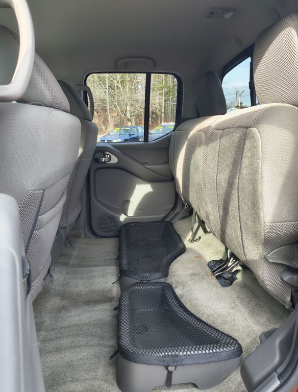 2016 Nissan Frontier Image 9