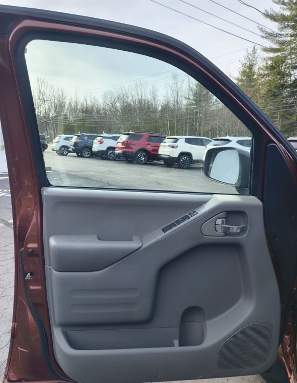 2016 Nissan Frontier Image 16