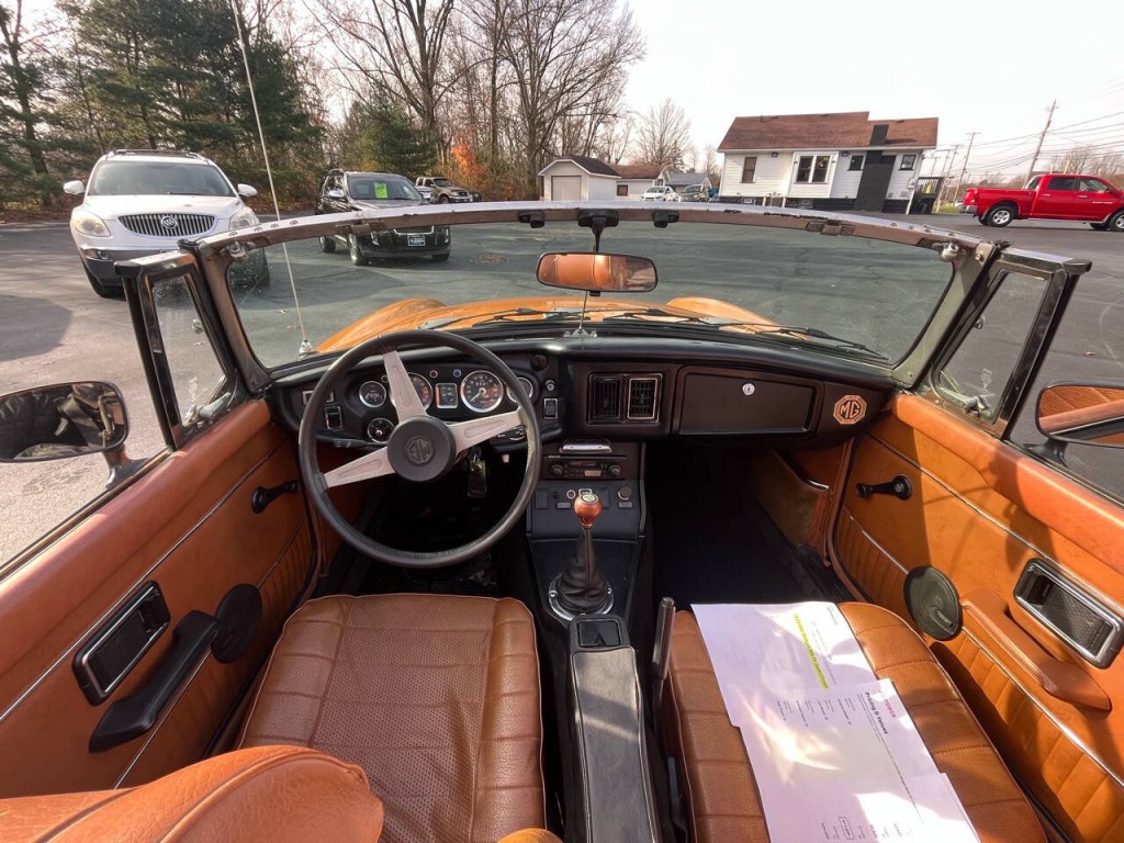 1976 MG MGB Image 13