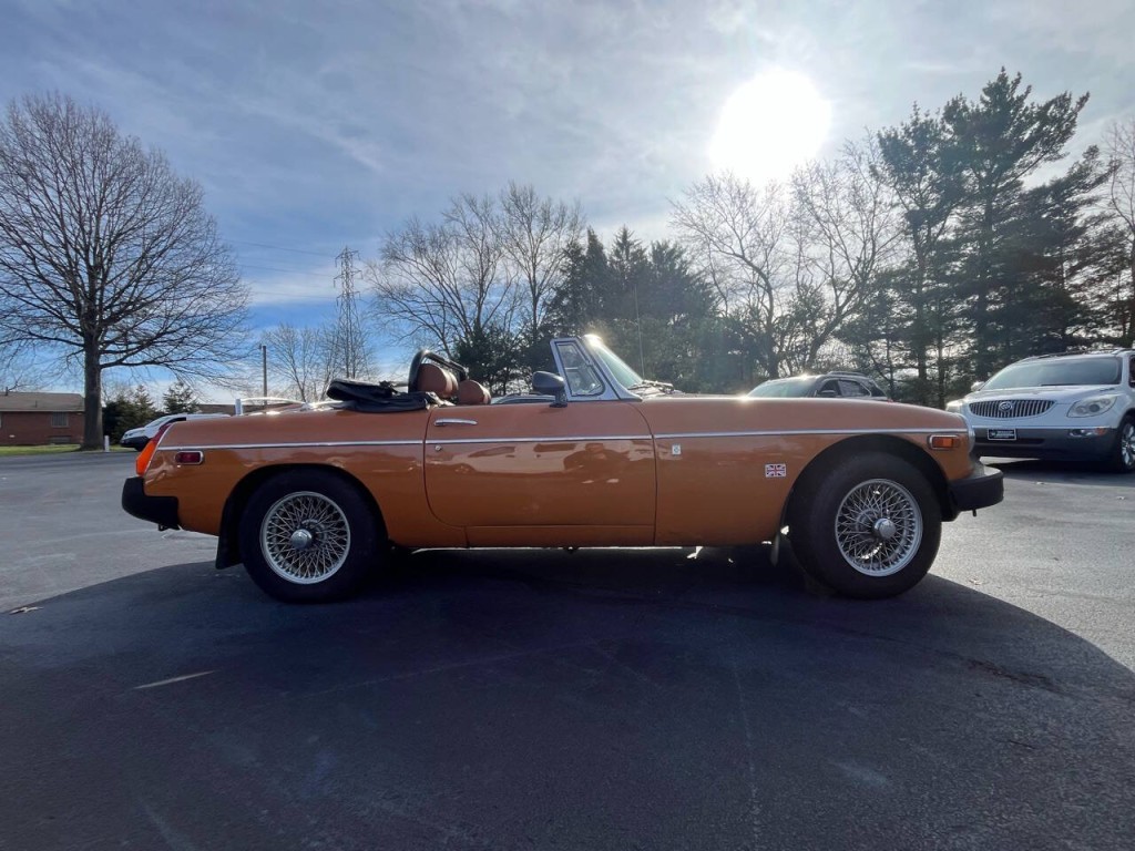 1976 MG MGB Image 2