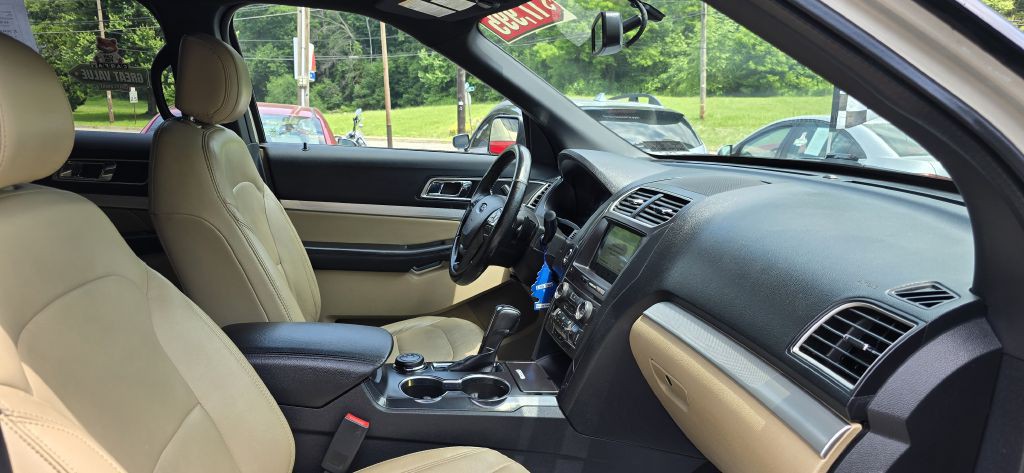 2017 Ford Explorer Image 32