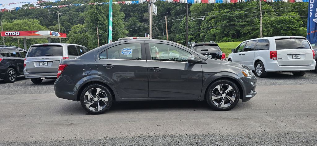 2020 Chevrolet Sonic Image 2